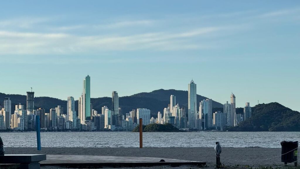Por que Balneário Camboriú tem imóveis tão valorizados? Entenda o que explica o valor da cidade