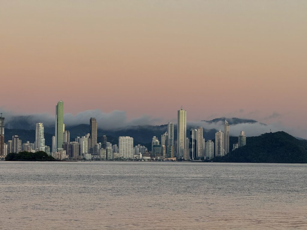 Praia Brava ou Balneário Camboriú: qual é melhor para morar?
